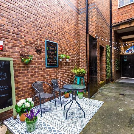 Stylish Chester City Centre Apartment By 53 Degrees Property, Ideal For Couples & Business Professionals - Sleeps 4 Kültér fotó