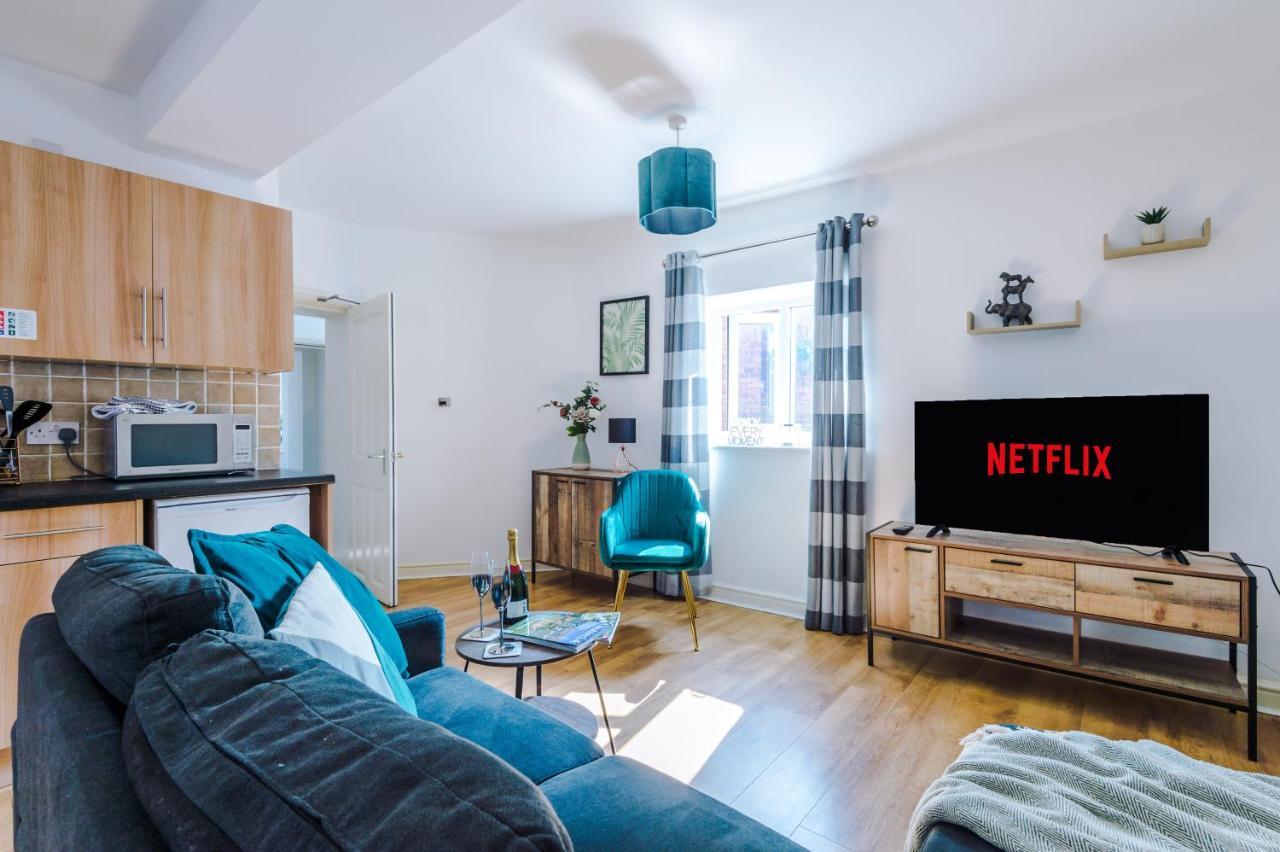 Stylish Chester City Centre Apartment By 53 Degrees Property, Ideal For Couples & Business Professionals - Sleeps 4 Kültér fotó