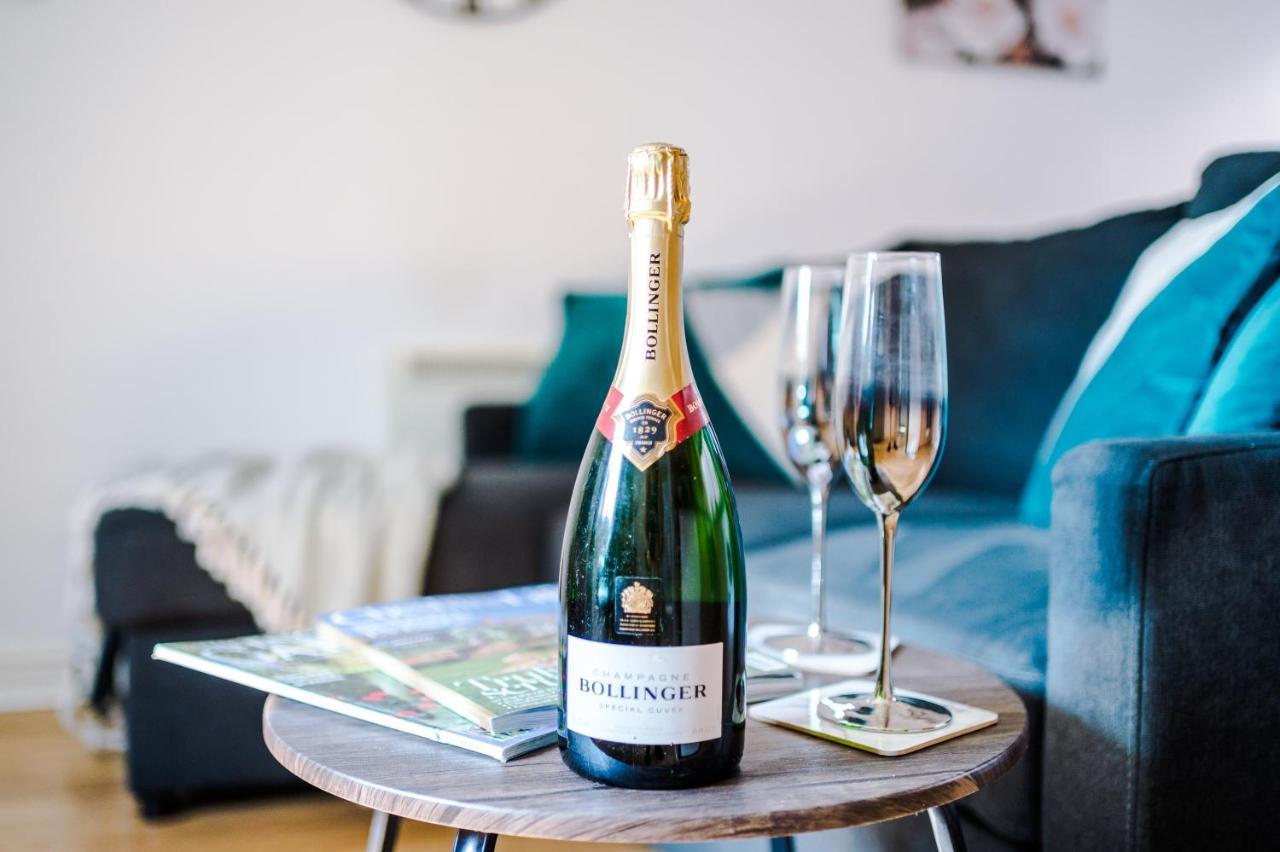 Stylish Chester City Centre Apartment By 53 Degrees Property, Ideal For Couples & Business Professionals - Sleeps 4 Kültér fotó