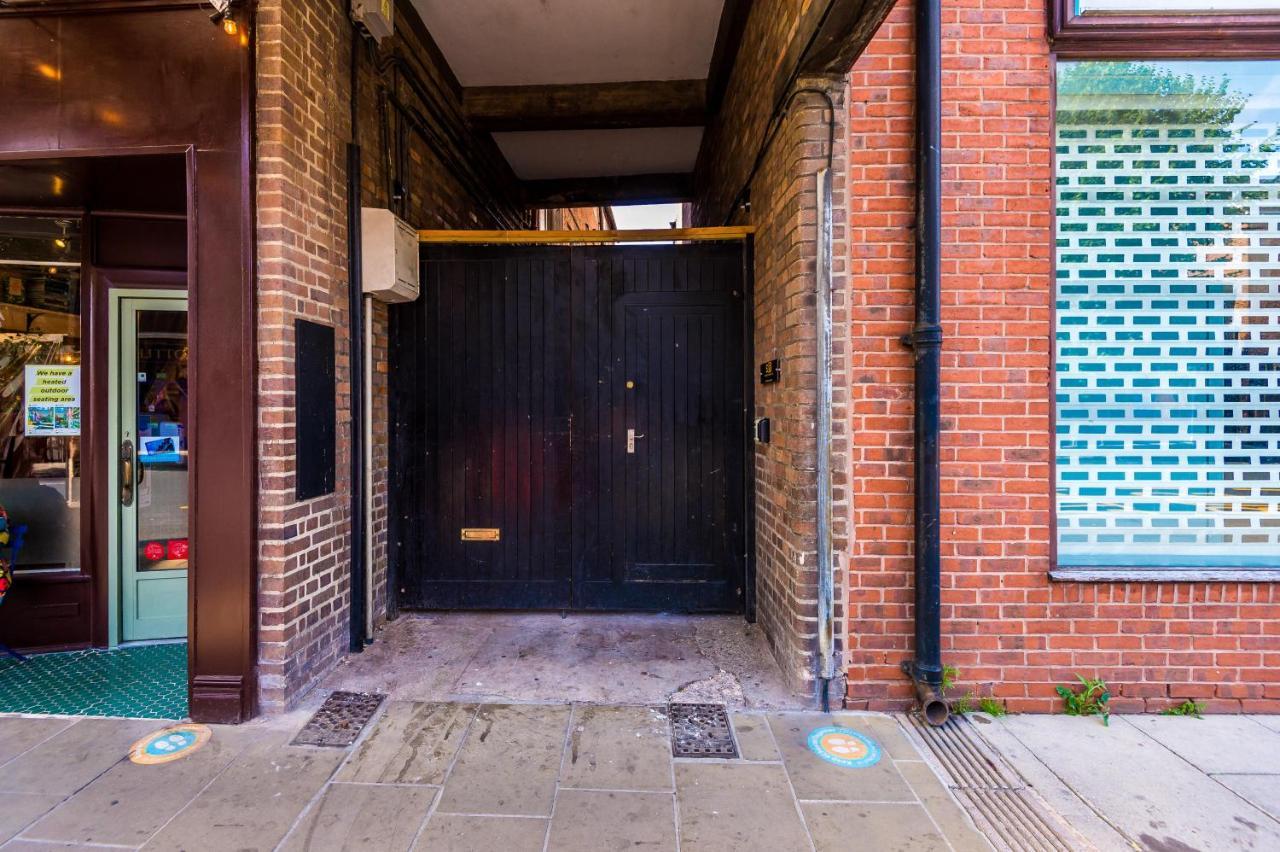 Stylish Chester City Centre Apartment By 53 Degrees Property, Ideal For Couples & Business Professionals - Sleeps 4 Kültér fotó